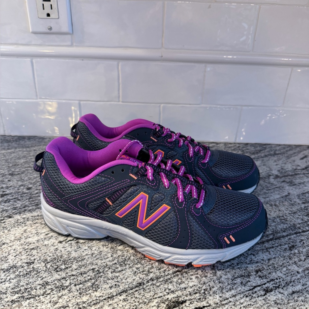 Women’s New Balance 402 Size 8.5